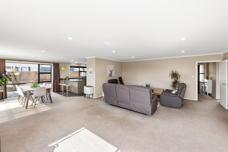 Photo of property in 7 Medallion Court, Kelvin Grove, Palmerston North, 4414