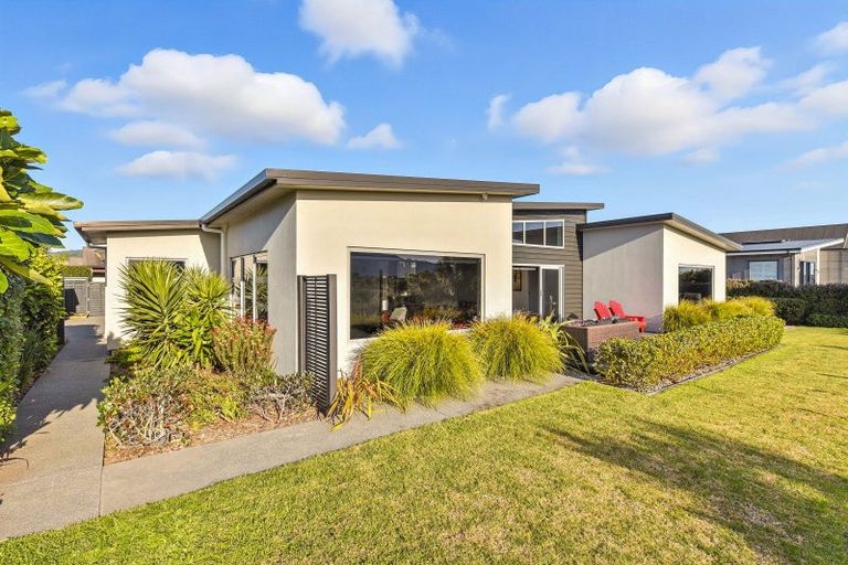 Photo of property in 22 Taranui Way, Paraparaumu Beach, Paraparaumu, 5032