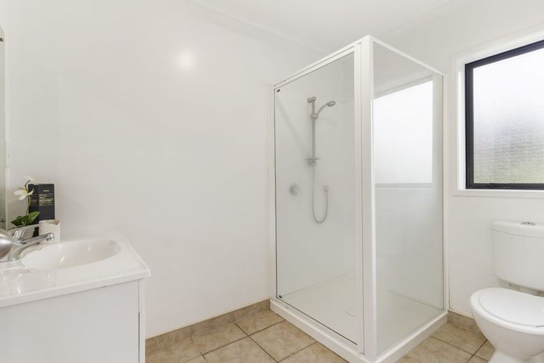 Photo of property in 43 Heathglen Place, Bayview, Auckland, 0629