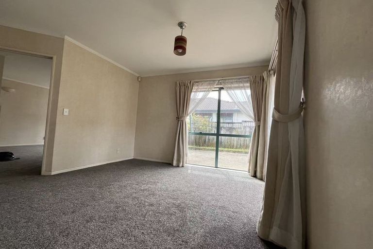 Photo of property in 2/15 Dunn Place, Farm Cove, Auckland, 2010