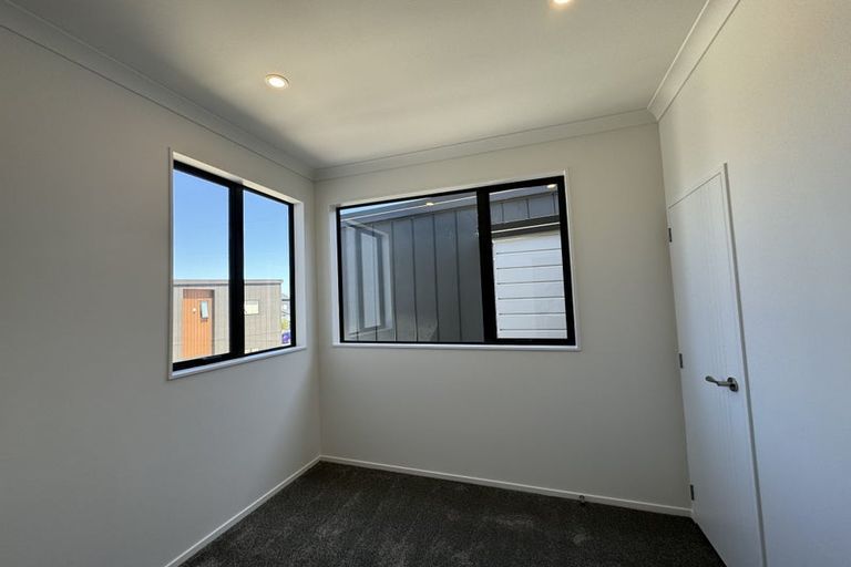 Photo of property in 14 Parahau Road, Papakura, 2110