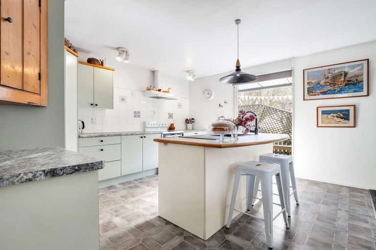 Photo of property in 16 Rangiwhea Road, Waiuku, 2123