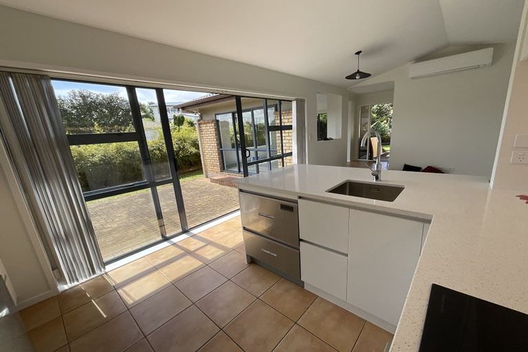 Photo of property in 1 Aviara Court, Northpark, Auckland, 2013