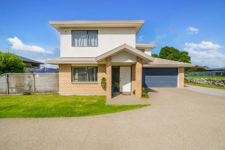 Photo of property in 14 Watervista Place, Mangere Bridge, Auckland, 2022