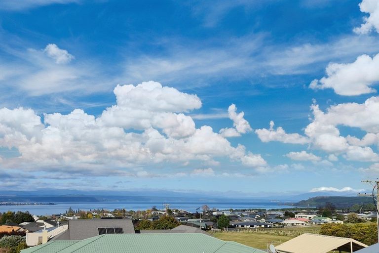 Photo of property in 16 Carpentras Way, Nukuhau, Taupo, 3330