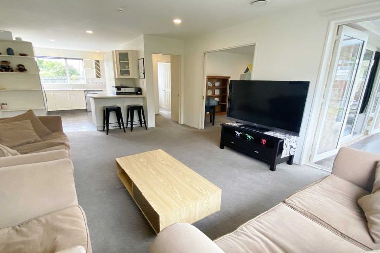 Photo of property in 2/37 Avonhead Road, Avonhead, Christchurch, 8042