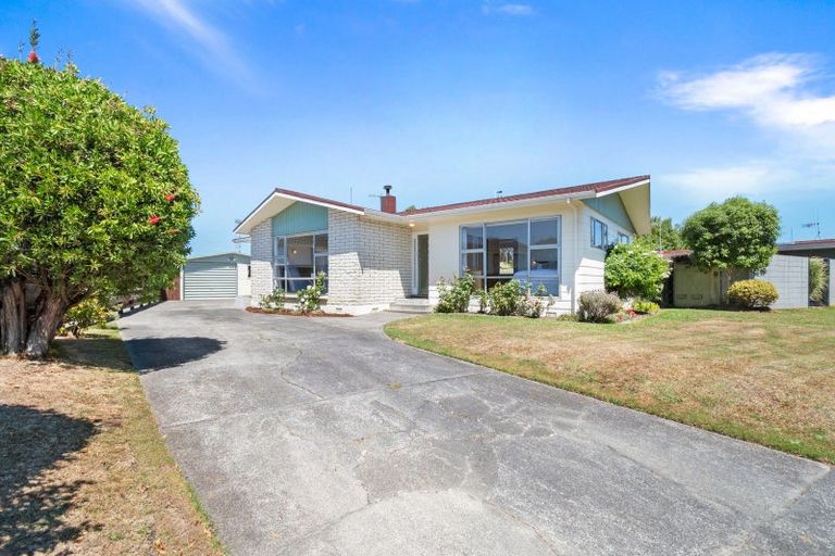 Photo of property in 18 Palliser Place, Milson, Palmerston North, 4414