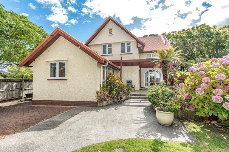 Photo of property in 15 Selwyn Crescent, College Estate, Whanganui, 4500