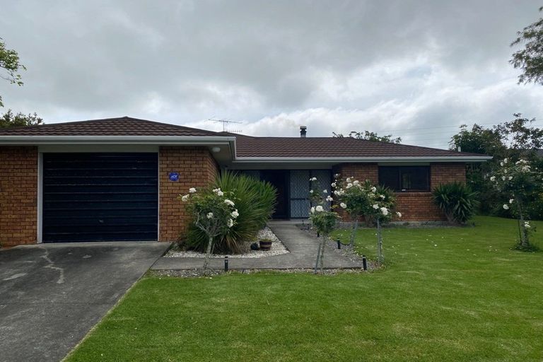 Photo of property in 10 Windsor Avenue, Waikanae, 5036