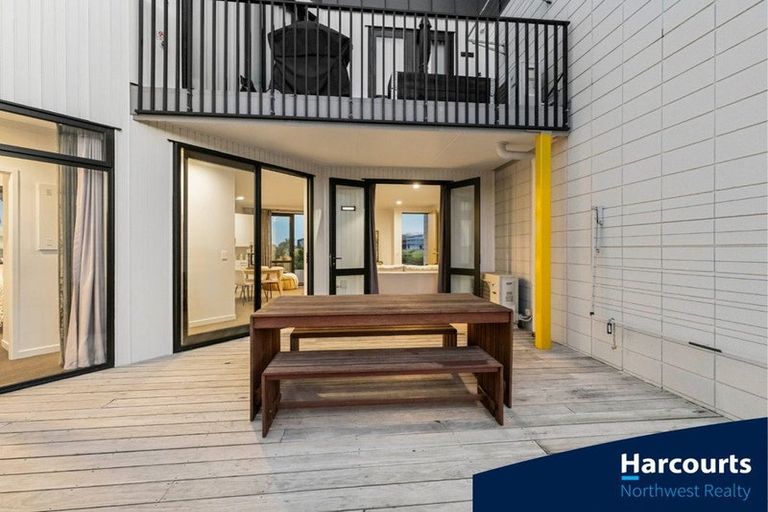 Photo of property in 284 Hobsonville Point Road, Hobsonville, Auckland, 0616