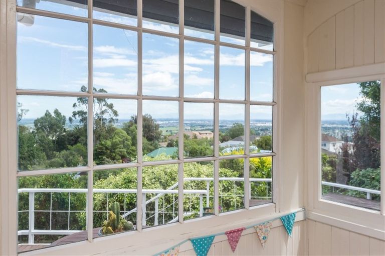 Photo of property in 108 Dyers Pass Road, Cashmere, Christchurch, 8022