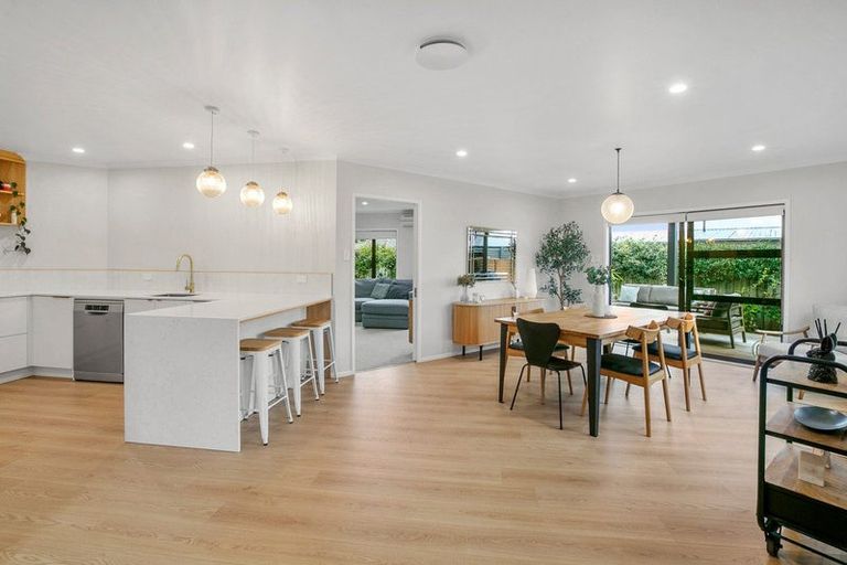 Photo of property in 11 Montrose Place, Highlands Park, New Plymouth, 4312