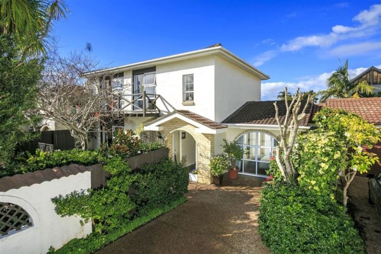 Photo of property in 2/4 Frater Avenue, Milford, Auckland, 0620