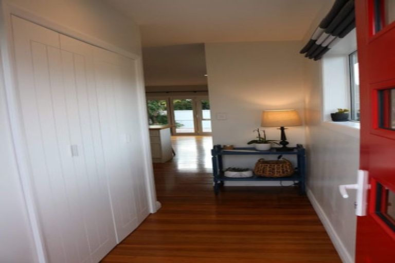 Photo of property in 22 Taikata Road, Te Atatu Peninsula, Auckland, 0610