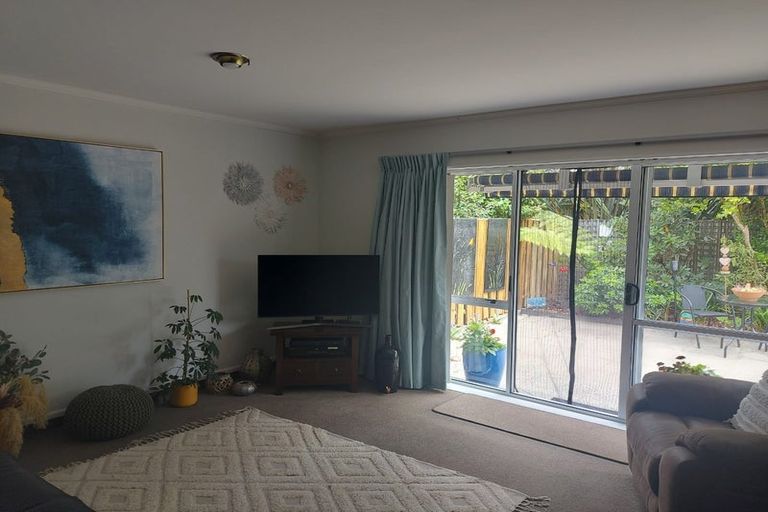 Photo of property in 8b Comeskey Grove, Elderslea, Upper Hutt, 5018