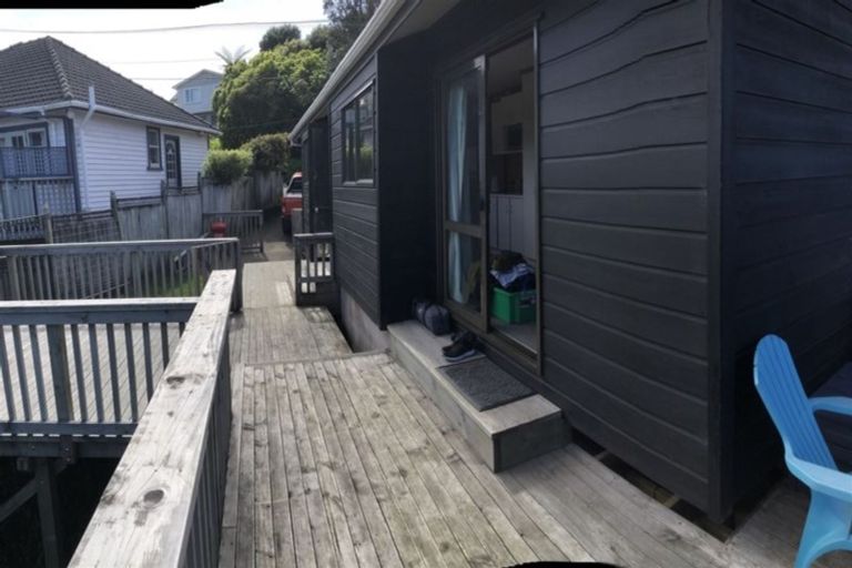 Photo of property in 64 Bassett Road, Johnsonville, Wellington, 6037