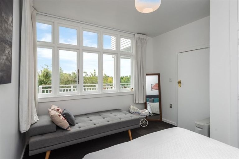 Photo of property in 10 Dyers Pass Road, Cashmere, Christchurch, 8022