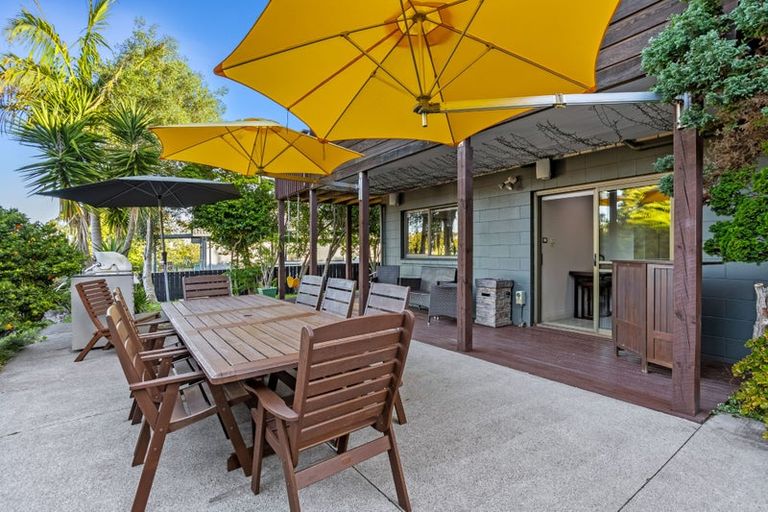 Photo of property in 14 Portsea Place, Chatswood, Auckland, 0626