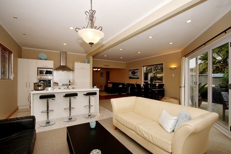 Photo of property in 27 Mclean Street, Strandon, New Plymouth, 4312