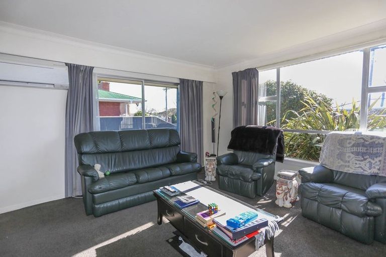 Photo of property in 53 Martbern Crescent, Bishopdale, Christchurch, 8053