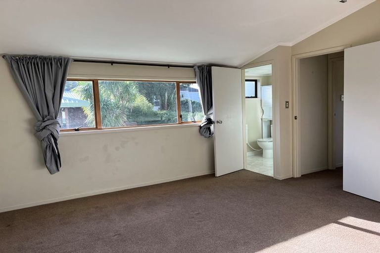Photo of property in 1/15 Sunnynook Road, Forrest Hill, Auckland, 0620