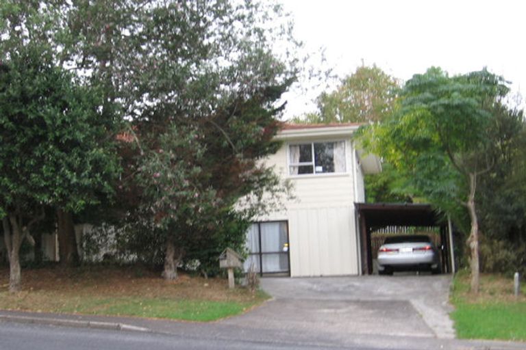 Photo of property in 10 Fitzherbert Avenue, West Harbour, Auckland, 0618