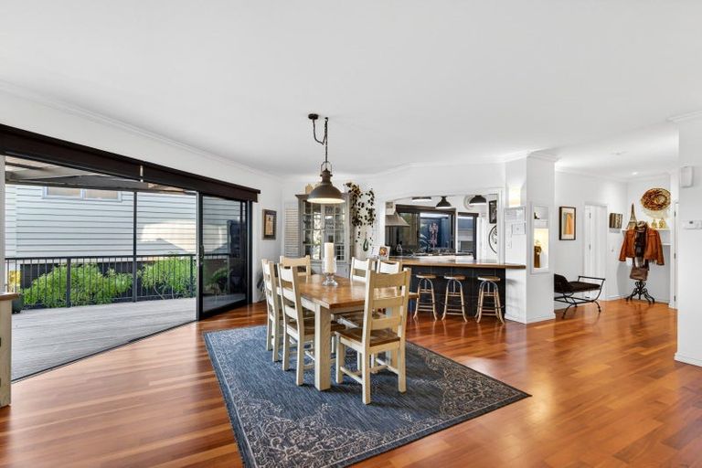 Photo of property in 8 Selwyn Road, Hospital Hill, Napier, 4110