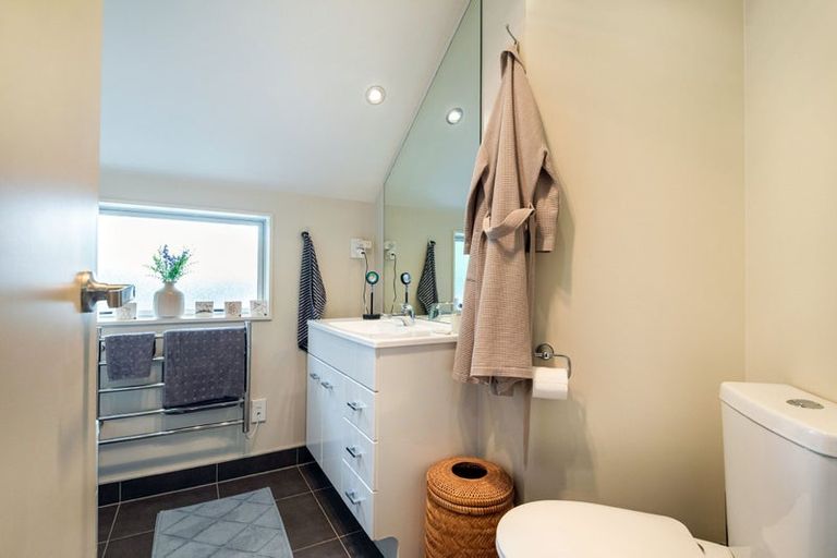 Photo of property in 17 Nimstedt Avenue, Oteha, Auckland, 0632