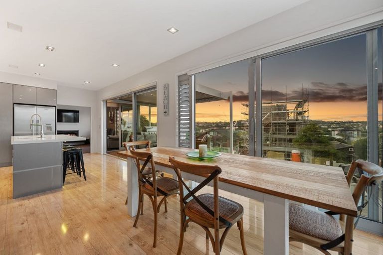 Photo of property in 15 Beechwood Road, Rothesay Bay, Auckland, 0630