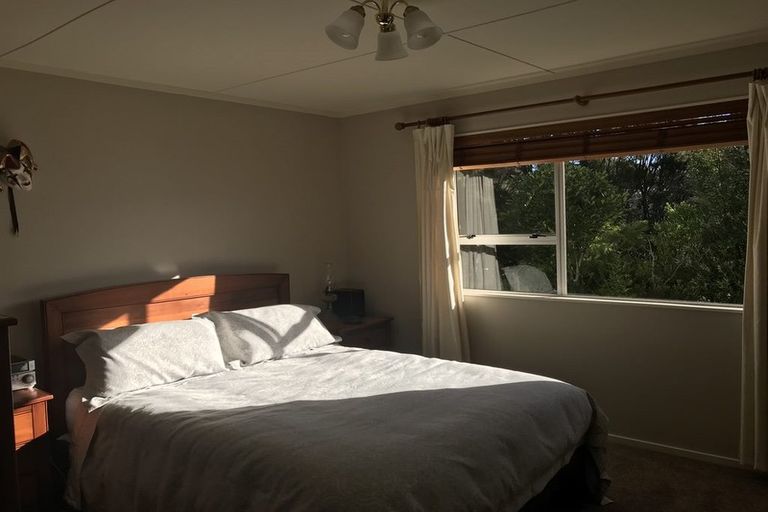 Photo of property in 32 Whitechapel Grove, Stokes Valley, Lower Hutt, 5019
