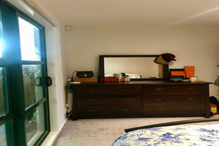 Photo of property in 50b Hawker Street, Mount Victoria, Wellington, 6011