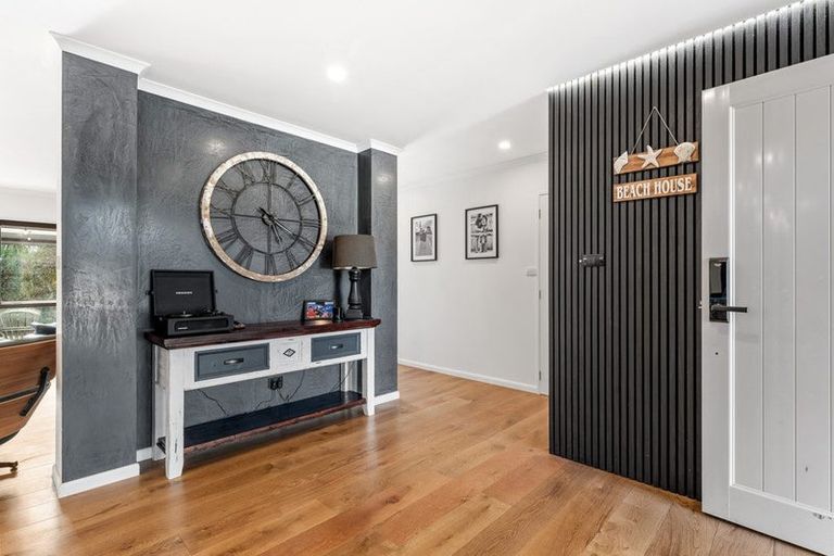 Photo of property in 13 Te Ruru Way, Stanmore Bay, Whangaparaoa, 0932