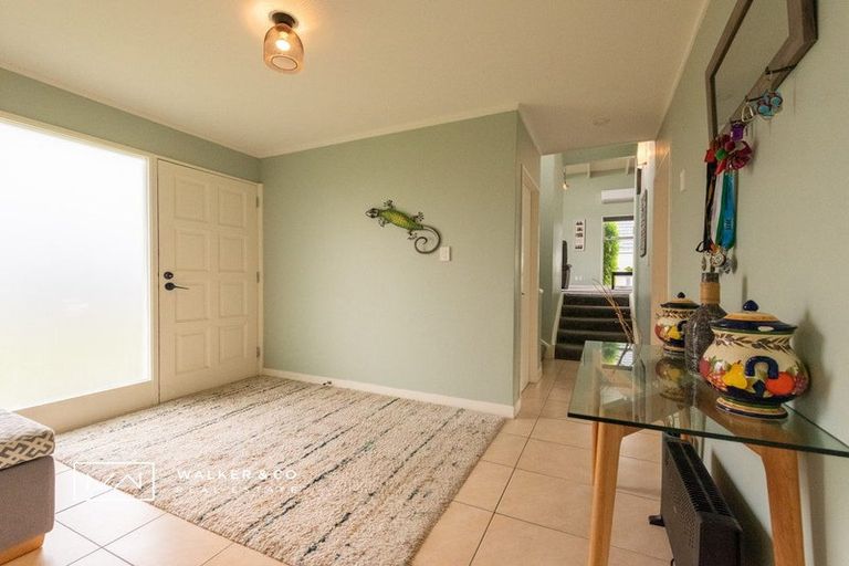 Photo of property in 1 Roband Crescent, Brown Owl, Upper Hutt, 5018