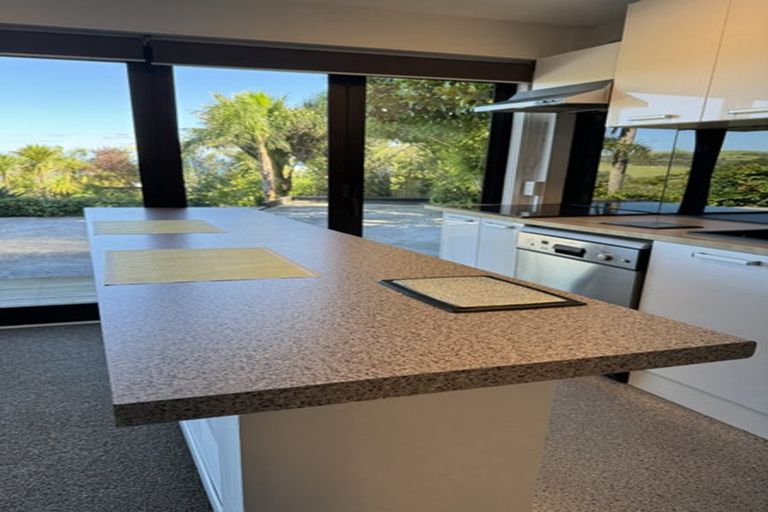 Photo of property in 977 Whangaparaoa Road, Tindalls Beach, Whangaparaoa, 0930