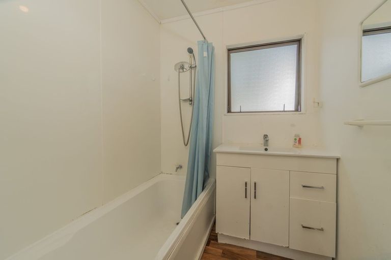 Photo of property in 52 Gallony Avenue, Massey, Auckland, 0614