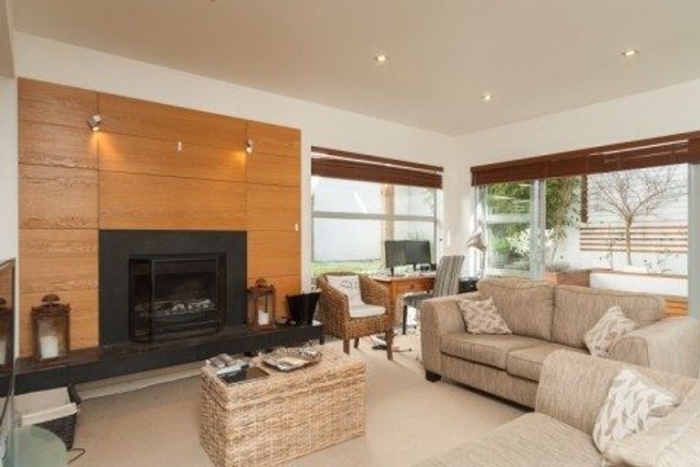 Photo of property in 3 Tiketike Way, Brooklyn, Wellington, 6021