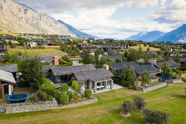 Photo of property in 8 Buckler Court, Jacks Point, Queenstown, 9371