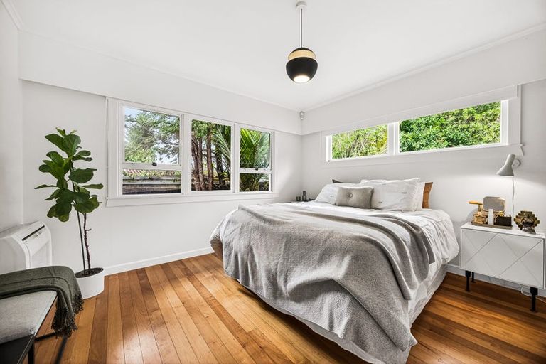 Photo of property in 6 Walker Road, Henderson Valley, Auckland, 0612