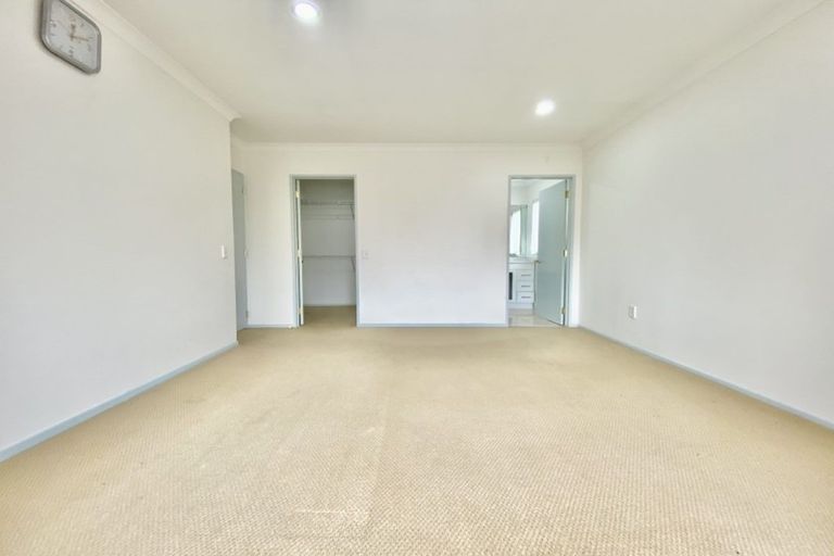 Photo of property in 14 Franshell Crescent, East Tamaki, Auckland, 2013