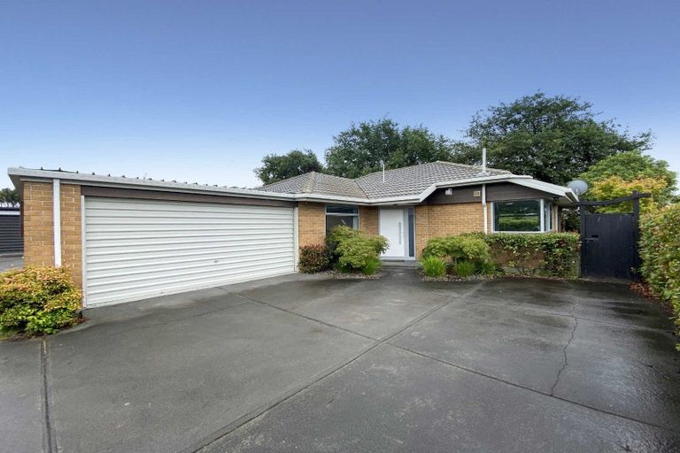 Photo of property in 2/66 Middlepark Road, Sockburn, Christchurch, 8042