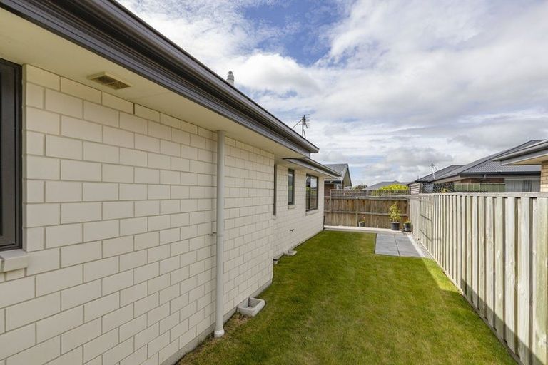 Photo of property in 15 Grey View Grove, Rangiora, 7400