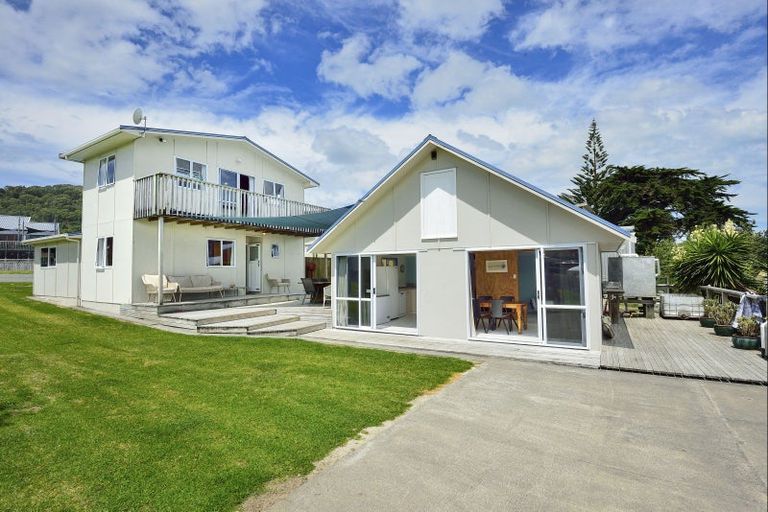 Photo of property in 140 Newcastle Street, Mahia, 4198