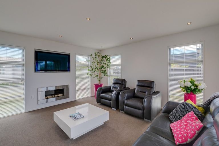 Photo of property in 21 Torrey Pines, Waimairi Beach, Christchurch, 8083
