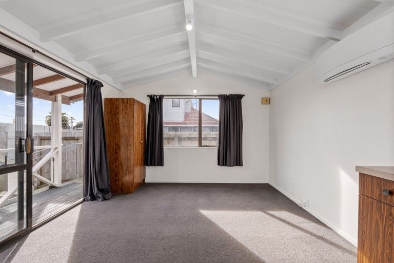 Photo of property in 21 Walcot Street, Bromley, Christchurch, 8062