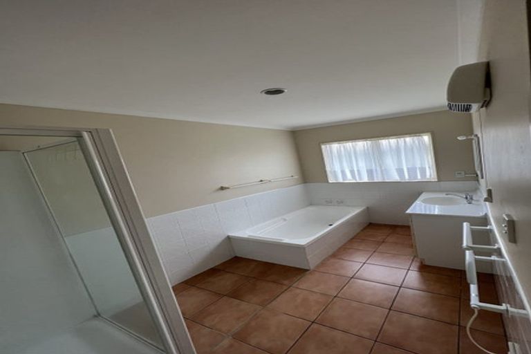 Photo of property in 25 Glenross Drive, Wattle Downs, Auckland, 2103