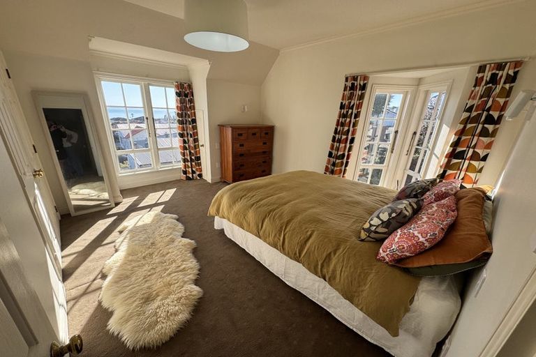 Photo of property in 14 Roslyn Road, Bluff Hill, Napier, 4110