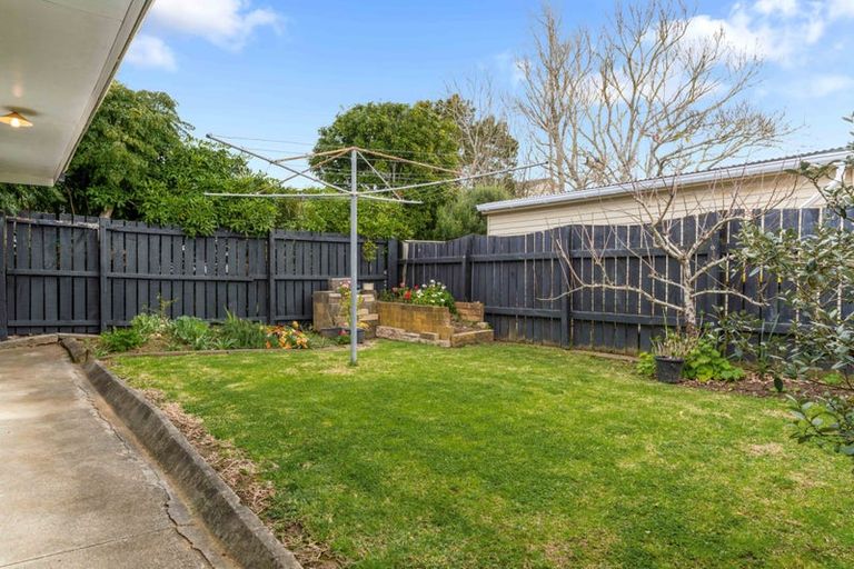 Photo of property in 81 Kiwi Esplanade, Mangere Bridge, Auckland, 2022