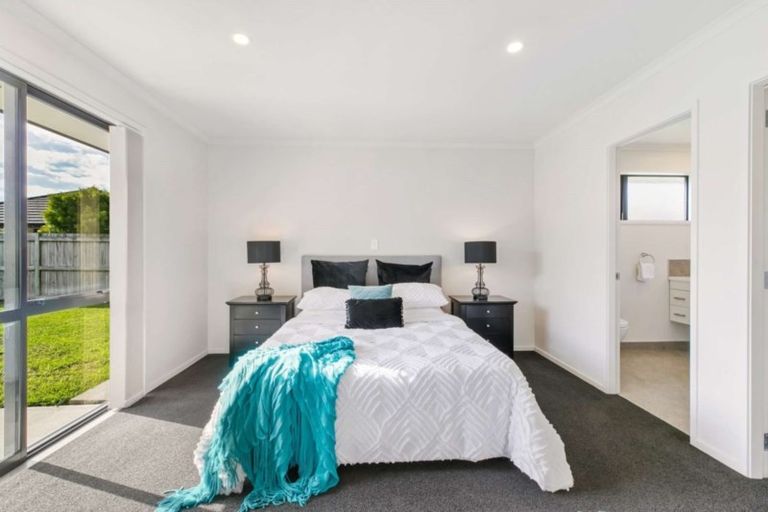 Photo of property in 37 Rainey Crescent, Papamoa Beach, Papamoa, 3118