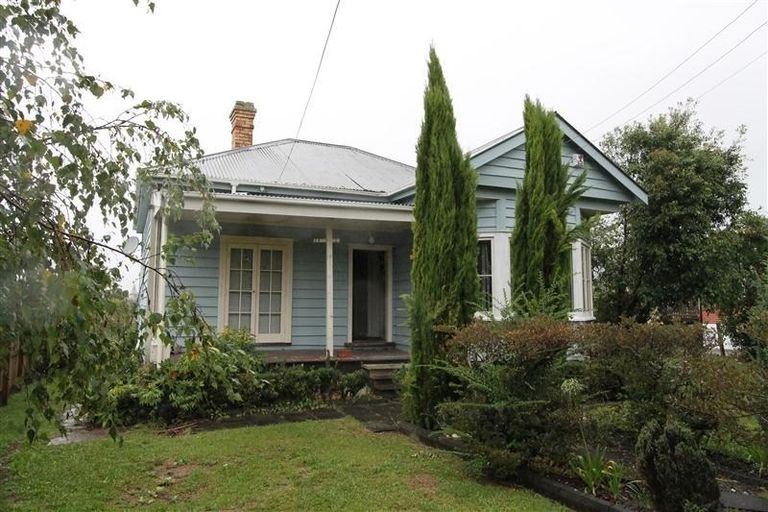 Photo of property in 27 Glenview Road, Glen Eden, Auckland, 0602
