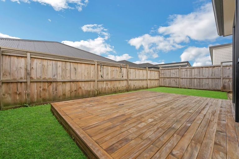 Photo of property in 14 Noia Way, Karaka, Papakura, 2113